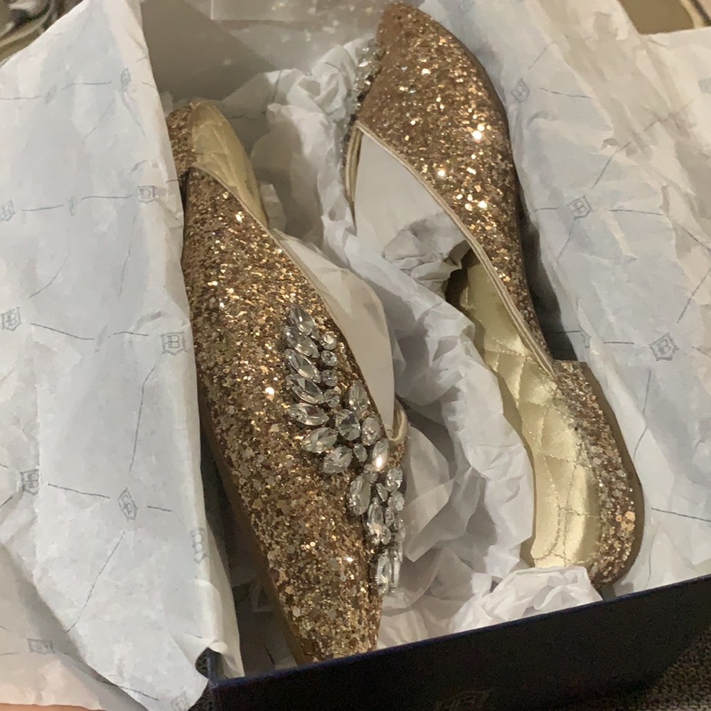 New in Box, Birdies- The Swan, Jeweled Gold Sparkle, size 8.5